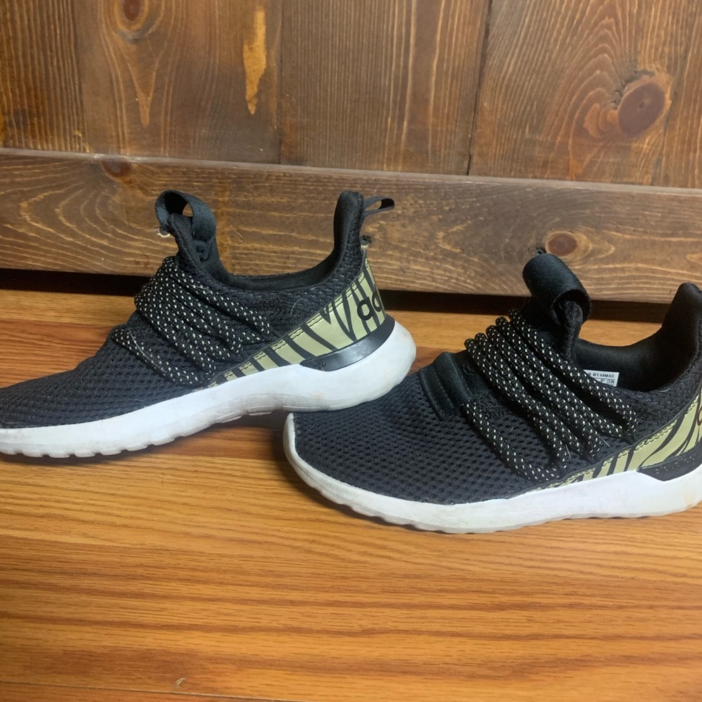 Adidas black/gold tiger